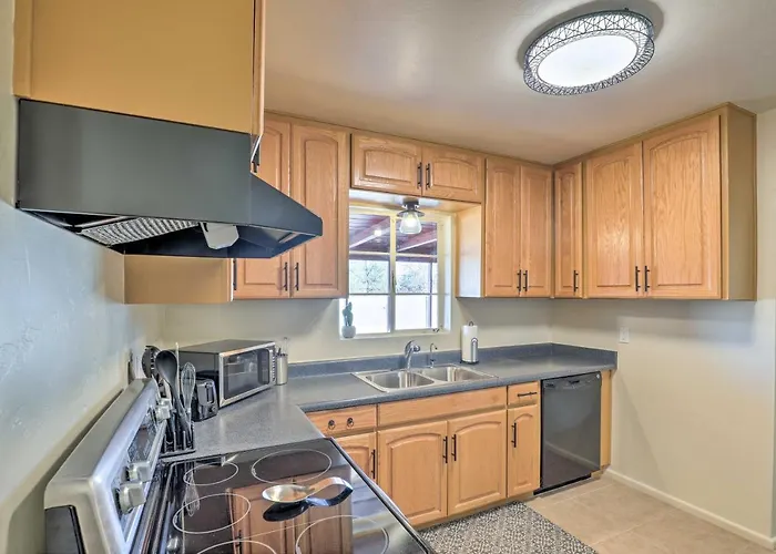 Holiday home Southwest Sanctuary! W/ Patio & Yard *