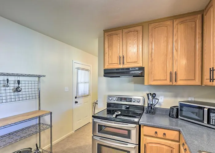 Southwest Sanctuary! W/ Patio & Yard Holiday home