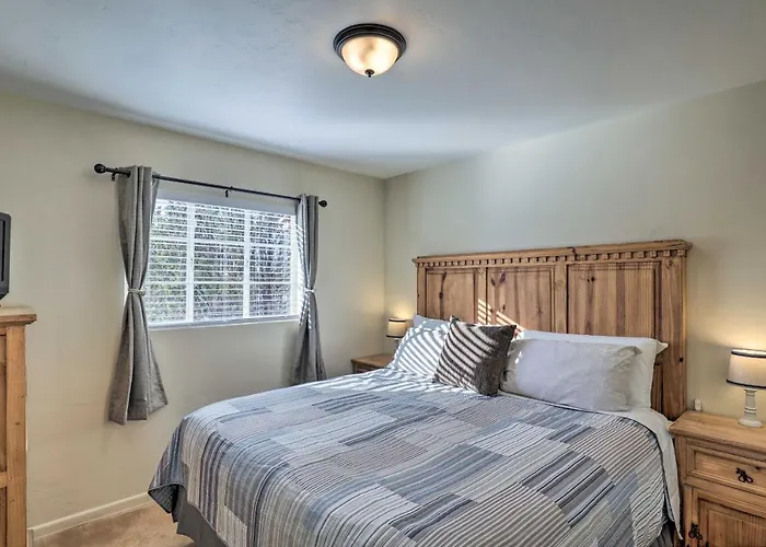 Holiday home Southwest Sanctuary! W/ Patio & Yard