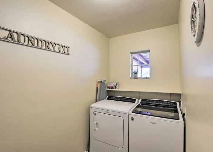 Southwest Sanctuary! W/ Patio & Yard Holiday home *