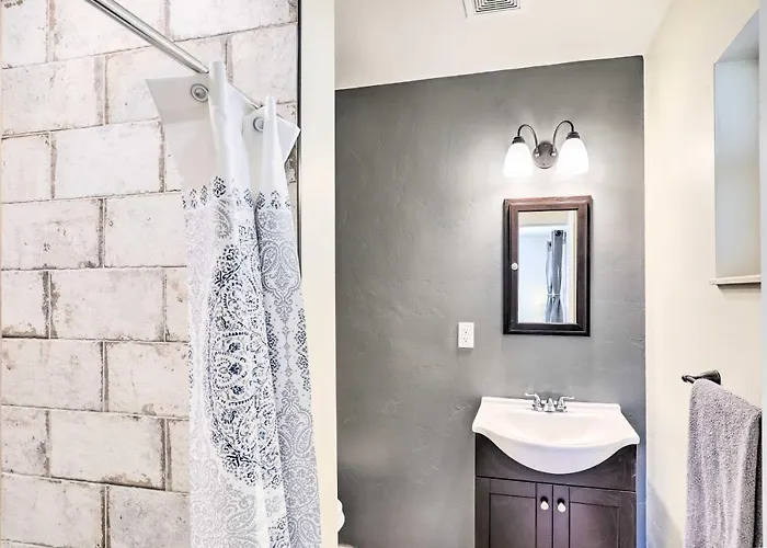 Southwest Sanctuary! W/ Patio & Yard Holiday home Tucson